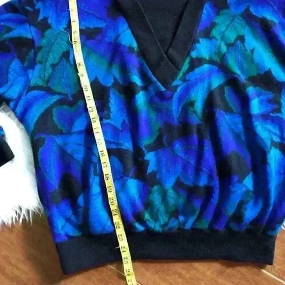 Vtg Purple blue green big flower acrylic pullover - Picture 5 of 5